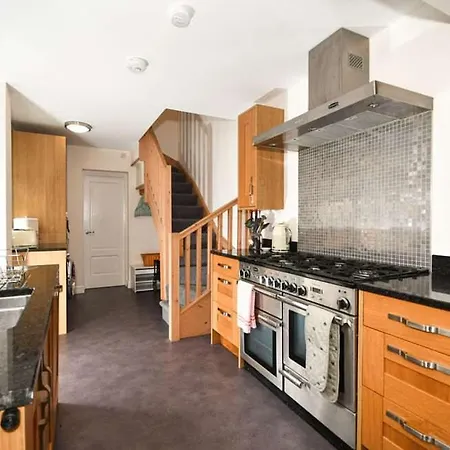 No 3 Brooklands - Location *
